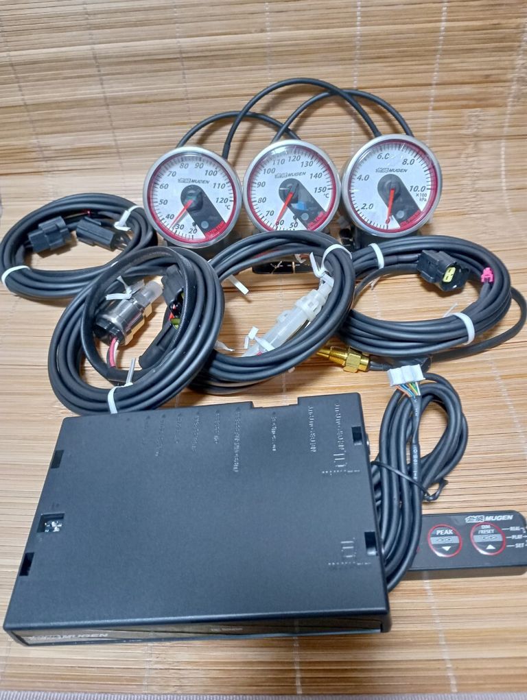 MUGEN 60-mm-Zusatzanzeigen-Set – Gesamtumfang mit Controller, Bedieneinheit, Sensoren und Kabeln