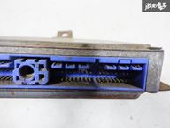 Nissan Skyline R32 HCR32 ECU 23710-04U02 - Linke Ansicht des Anschlusses und der Kontaktstifte