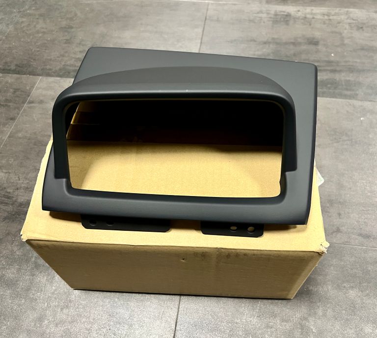 Nissan MFD-Displayabdeckung Skyline R34 GT-R 68411-AA400 – Ansicht 1