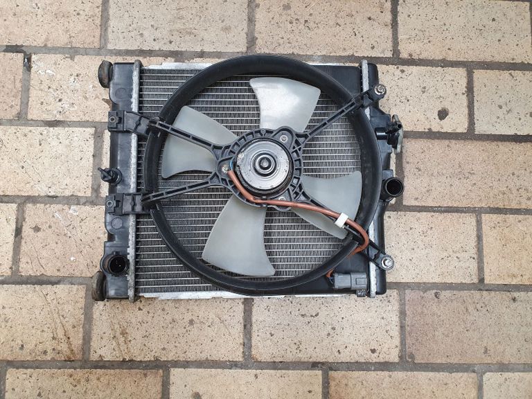 Honda CRX EH6 Wasserkühler mit Kühlerlüfter - Produktansicht
