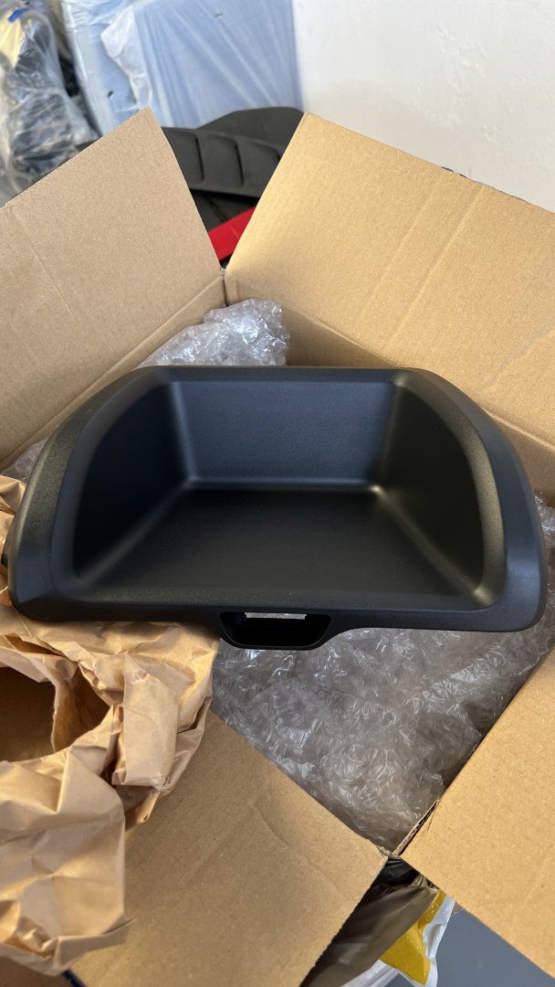 Toyota 55420-K0100 Radio-Delete-Abdeckung für GR Yaris GXPA16 Linkslenker, Einzelteil in Verpackung