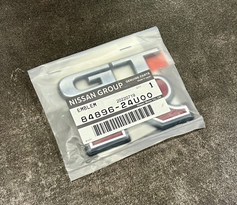 Nissan GT-R-Heckemblem Skyline R33 BCNR33 84896-24U00 – Ansicht 1