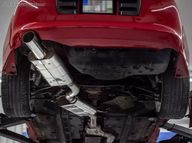 FOX Edelstahl-Abgasanlage ab Kat Toyota Supra MK4 JZA80 3.0 - 114 mm Endrohr - Vor- und Endschalldaempfer in der eingebauten Unterbodenansicht