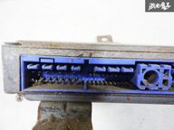 Nissan Skyline R32 HCR32 ECU 23710-04U02 - Rechte Ansicht des Anschlusses und der Kontaktstifte